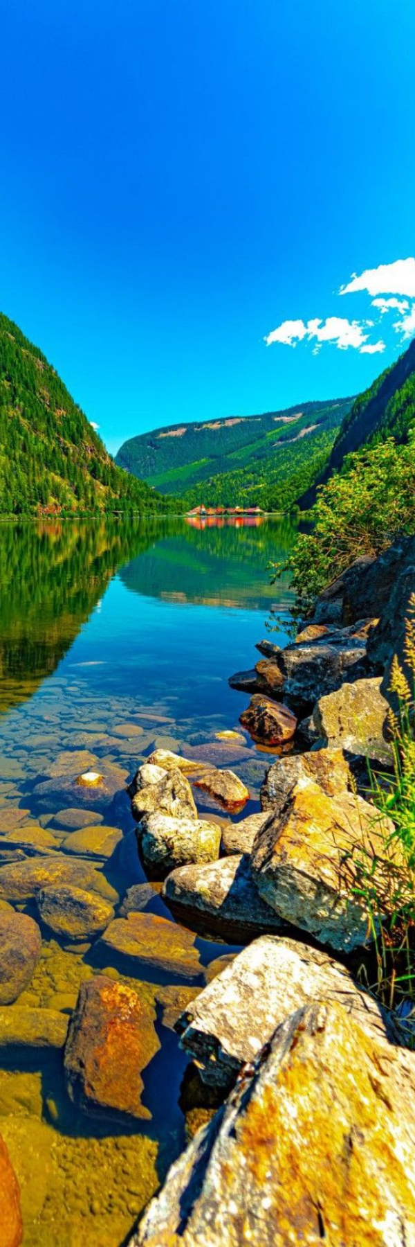 Mountain River Nature Wallpaper – Scenic Outdoor Landscape